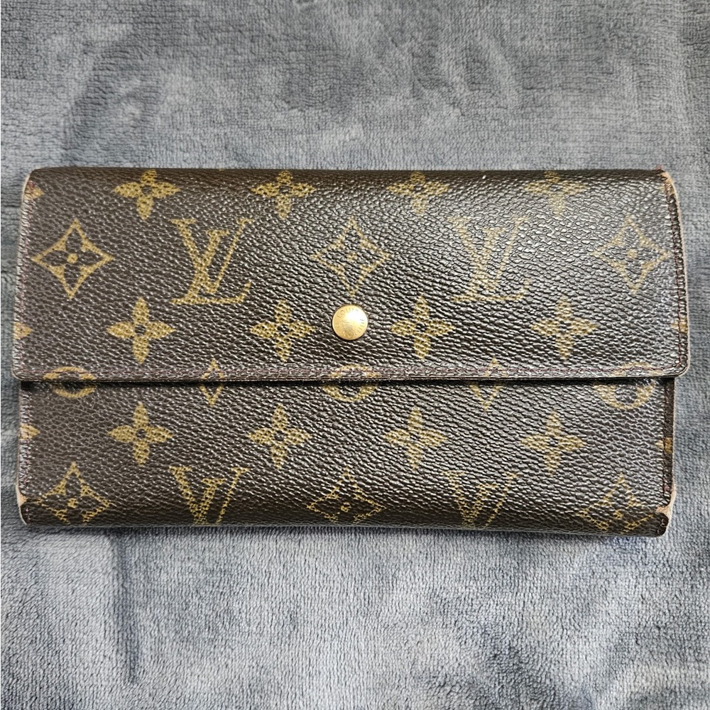 Authentic Louis Vuitton Monogram Sarah Wallet